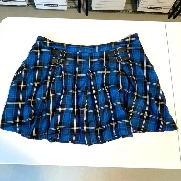 Hot Topic Dresses & Skirts - Hot Topic Blue Plaid Double Buckle Pleated Mini Skirt Size 3X Schoolgirl Goth